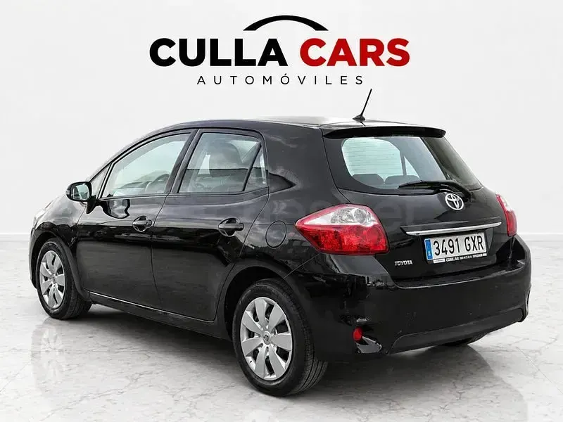 Używany Toyota Auris 90 KM (66 kW) 2010 Czarny Hatchback