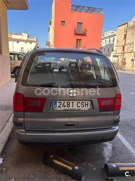 Usado Seat Alhambra 130 CV (95 kW) 2004 Gris / plata Monovolumen