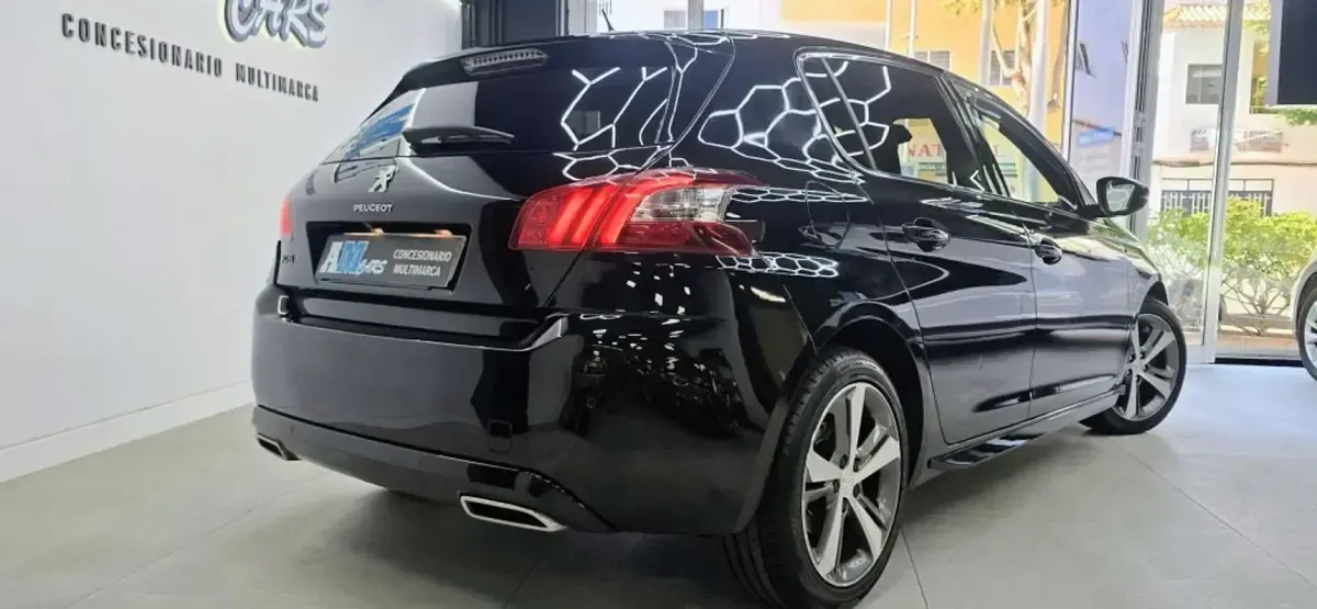 Usado Peugeot 308 GT-line 131 CV (96 kW) 2015 Negro Utilitario