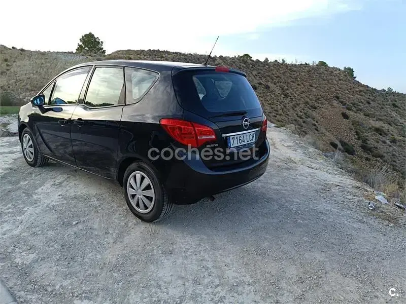Usado Opel Meriva Expression 100 CV (73 kW) 2012 Negro Monovolumen