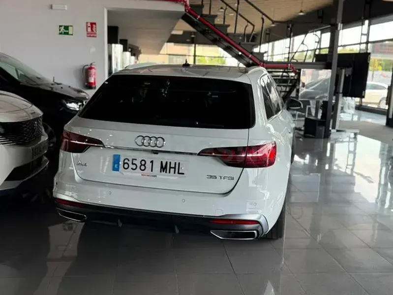 Usado Audi A4 S-Line 150 CV (110 kW) 2023 Blanco Familiar
