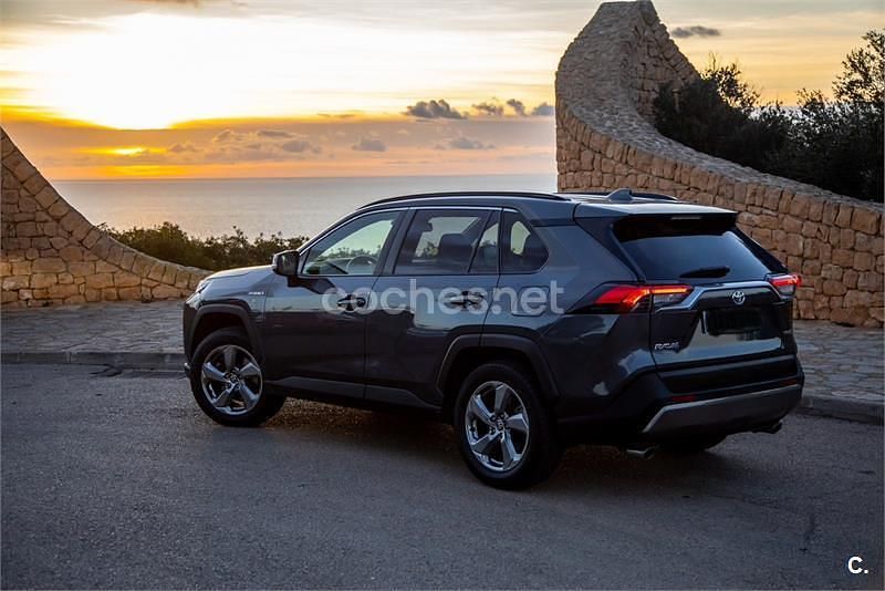 Usado Toyota RAV4 Hybrid Advance 218 CV (160 kW) 2021 Gris / plata SUV
