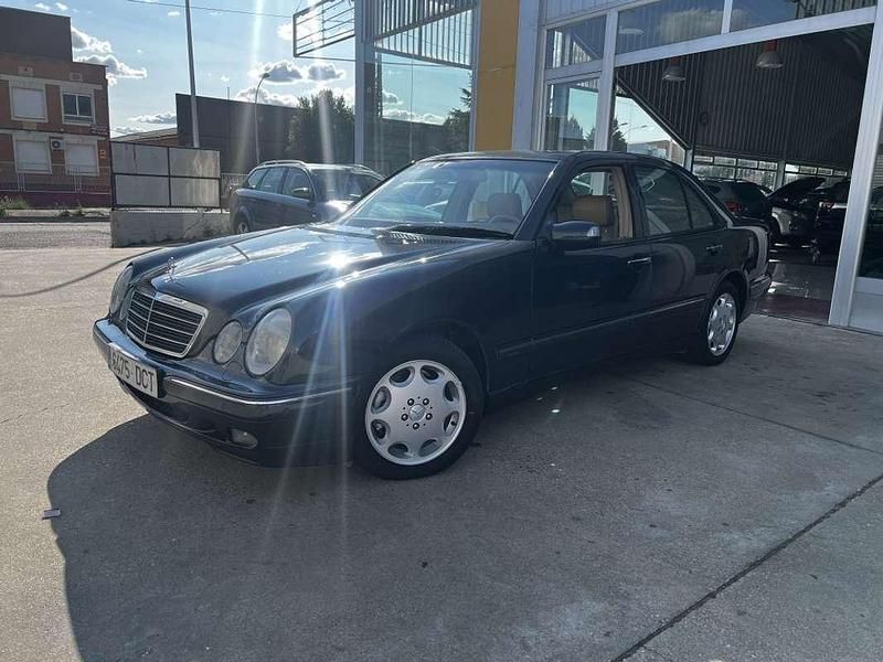 Usado Mercedes E320 Elegance 197 CV (144 kW) 2001 Azul Berlina