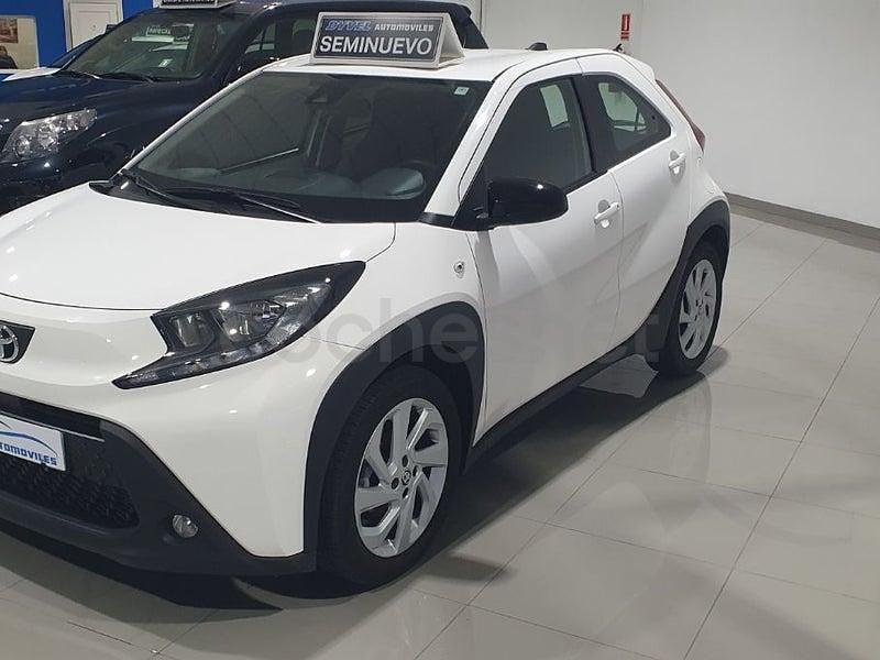 Usado Toyota Aygo X Play 72 CV (52 kW) 2022 Blanco SUV