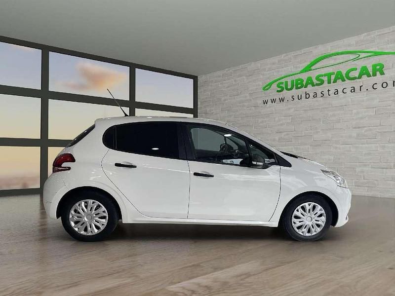 Usado Peugeot 208 Access 75 CV (55 kW) 2016 Blanco Utilitario