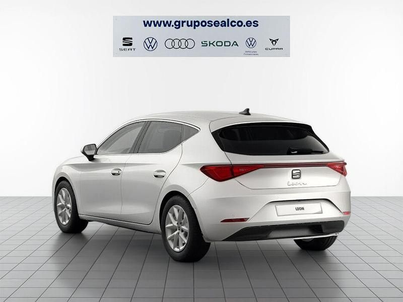 Usado Seat Leon Style 116 CV (85 kW) 2025 Blanco Berlina