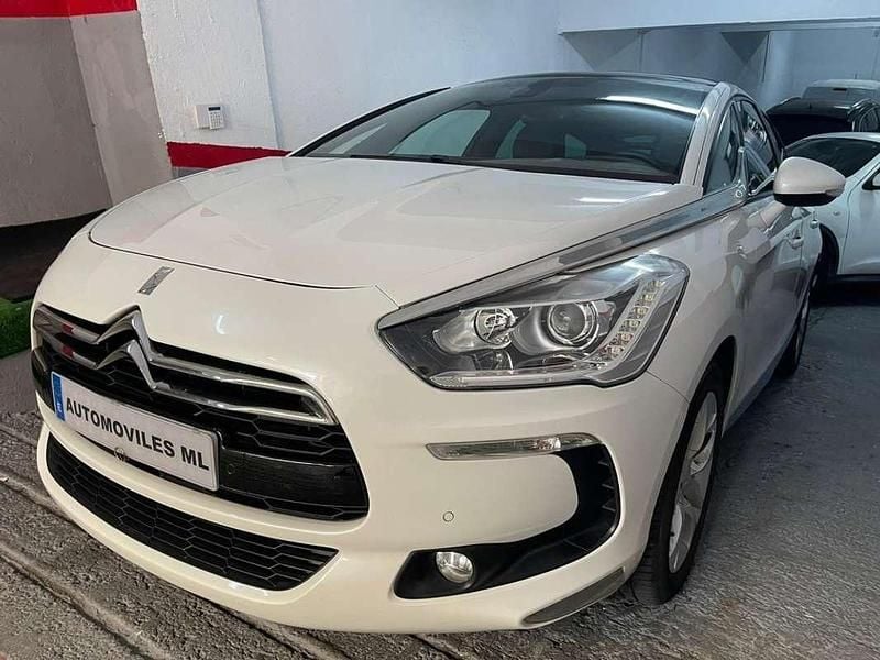 Blanco Usado 2016 DS Automobiles DS5 Design Utilitario | 8900 € (Precio justo) - Imagen 1/4