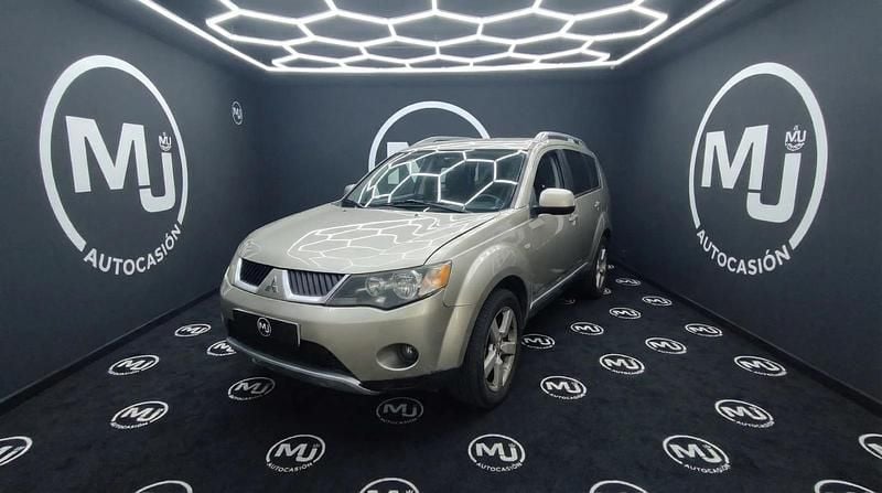 Usado Mitsubishi Outlander Intense+ 140 CV (102 kW) 2008 Beige SUV