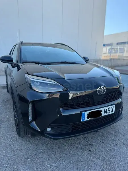Usado Toyota Yaris Cross Active 116 CV (85 kW) 2024 Negro SUV