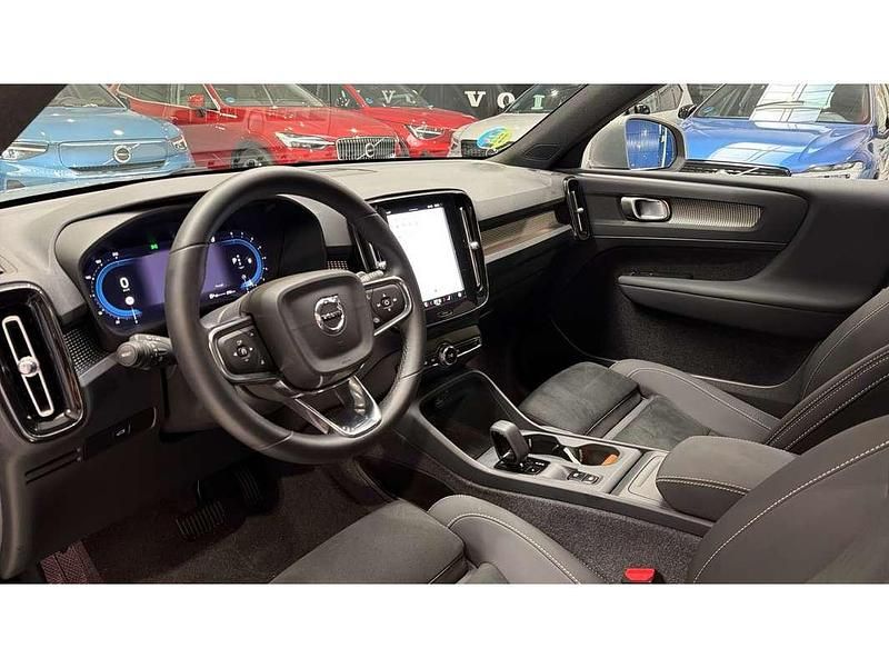 Usado Volvo XC40 Core 197 CV (144 kW) 2024 Plateado SUV