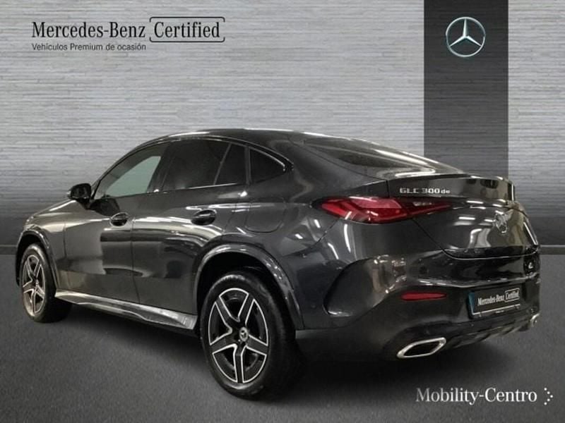 Usado Mercedes GLC300 AMG line 197 CV (144 kW) 2024 Graphite grey  metallic paint Coupe