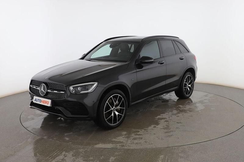 Usado Mercedes GLC300e AMG line 306 CV (225 kW) 2020 Gris SUV
