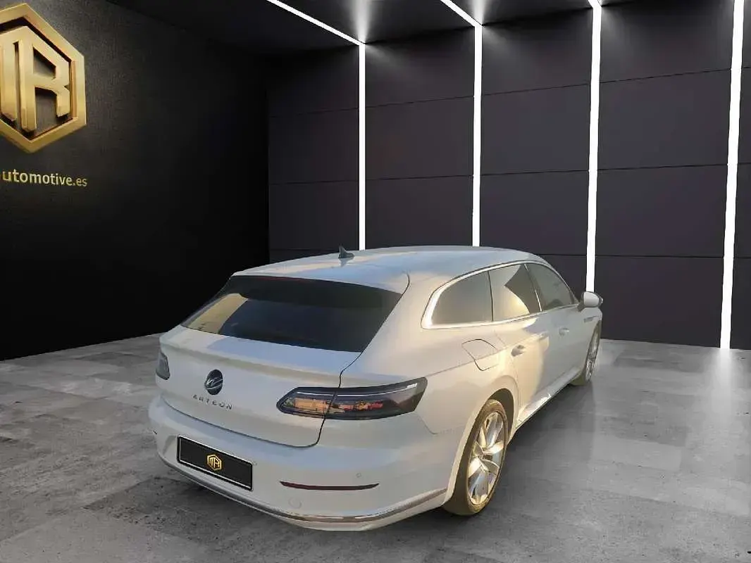 Usado VW Arteon Elegance 150 CV (110 kW) 2022 Blanco Familiar