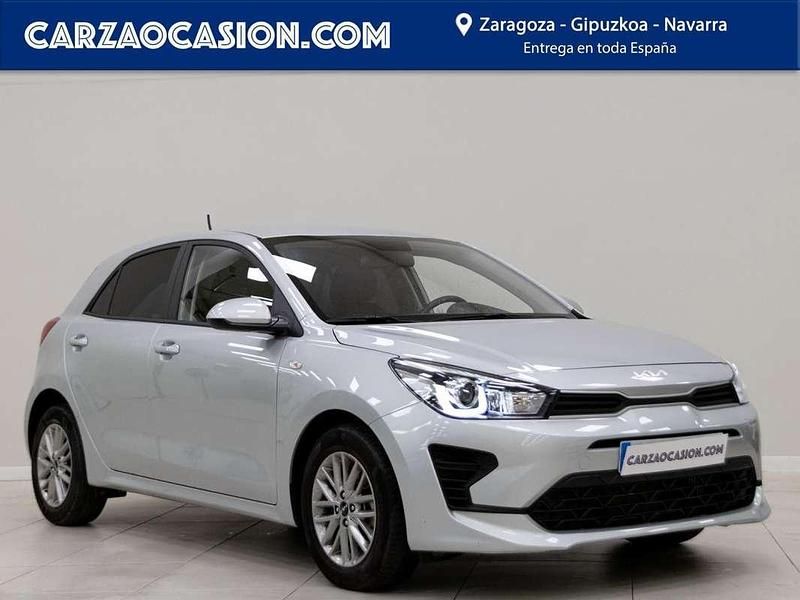 Usado Kia Rio 84 CV (61 kW) 2022 Plateado Utilitario