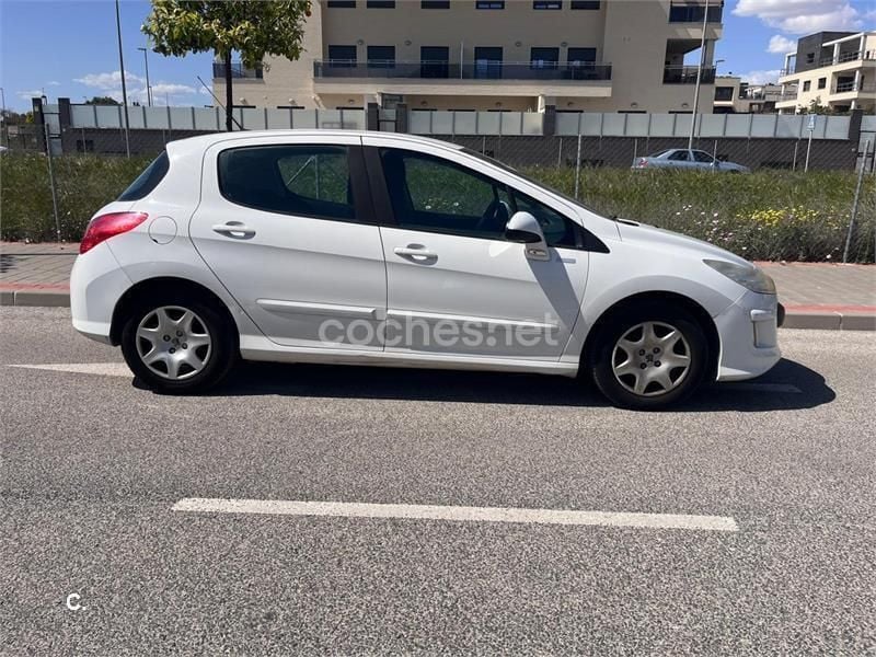 Blanco Usado 2010 Peugeot 308 Berlina | 3900 € (Buen precio) - Imagen 1/4