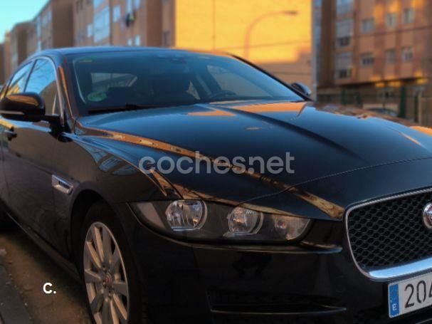 Usado Jaguar XE Pure 180 CV (132 kW) 2015 Negro Berlina