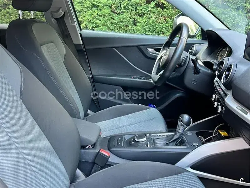 Usado Audi Q2 Design 116 CV (85 kW) 2017 Gris / plata SUV