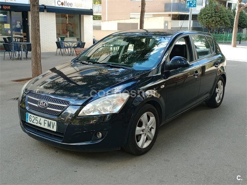 Negro Usado 2007 Kia Ceed Utilitario | 2990 € (Buen precio) - Imagen 1/4