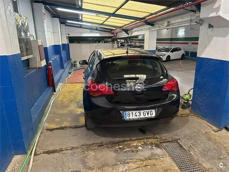 Usado Opel Astra Essentia 100 CV (73 kW) 2010 Negro Berlina