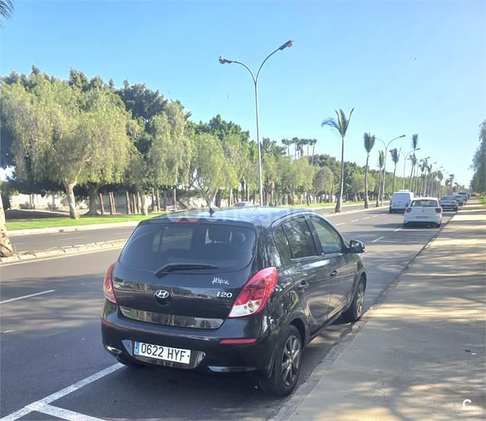 Negro Usado 2015 Hyundai i20 Berlina | 5000 € (Super precio) - Imagen 1/4