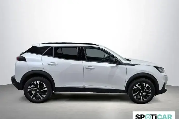 Usado Peugeot 2008 Allure 101 CV (74 kW) 2023 Plateado SUV