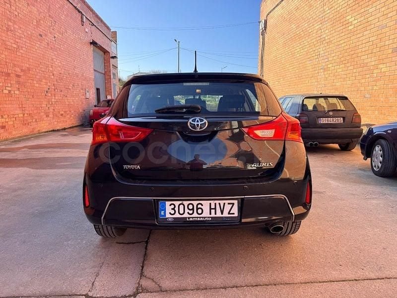 Usado Toyota Auris Active 124 CV (91 kW) 2013 Azul Berlina