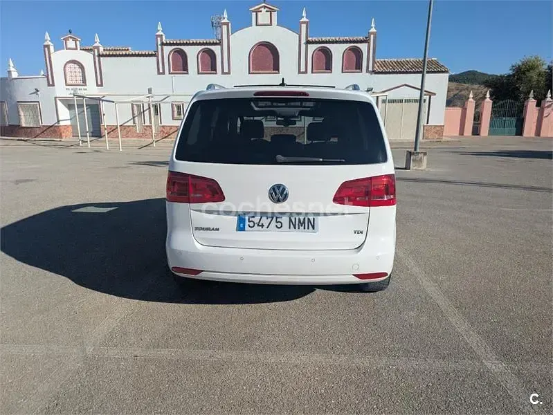 Usado VW Touran Advance 105 CV (77 kW) 2013 Blanco Monovolumen