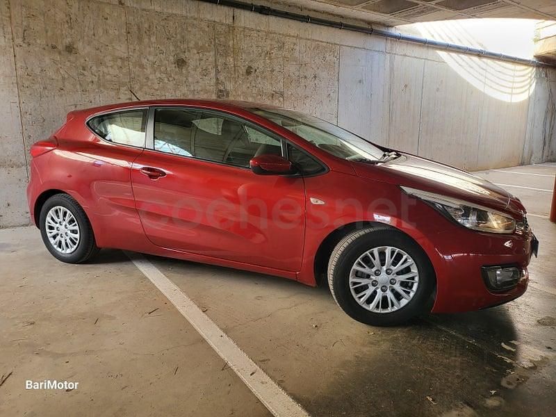 Usado Kia Ceed 100 CV (73 kW) 2013 Granate Utilitario