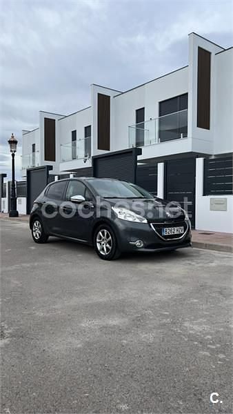 Usado Peugeot 208 Active 68 CV (50 kW) 2014 Gris / plata Utilitario