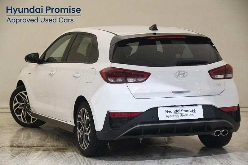 Usado Hyundai i30 N Line 100 CV (73 kW) 2025 Blanco Berlina