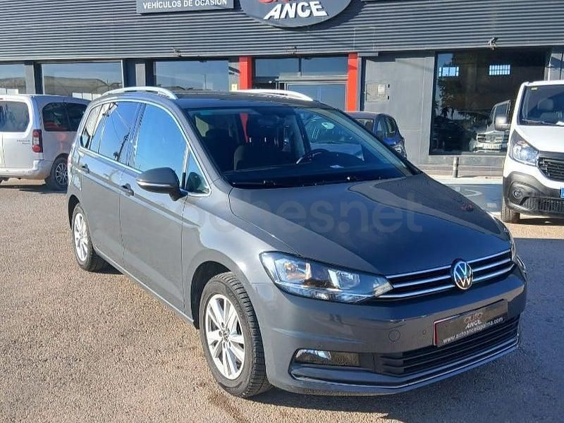 Usado VW Touran Advance 122 CV (89 kW) 2021 Gris / plata Monovolumen
