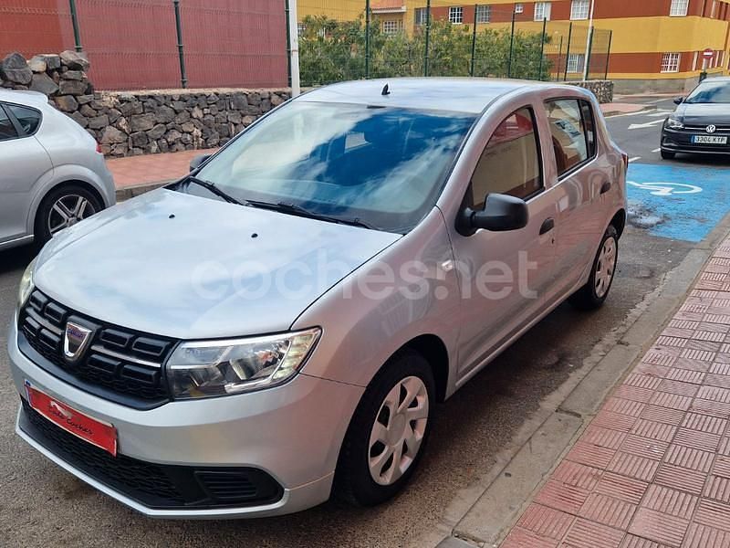 Usado Dacia Sandero Acces 73 CV (53 kW) 2019 Gris / plata Utilitario
