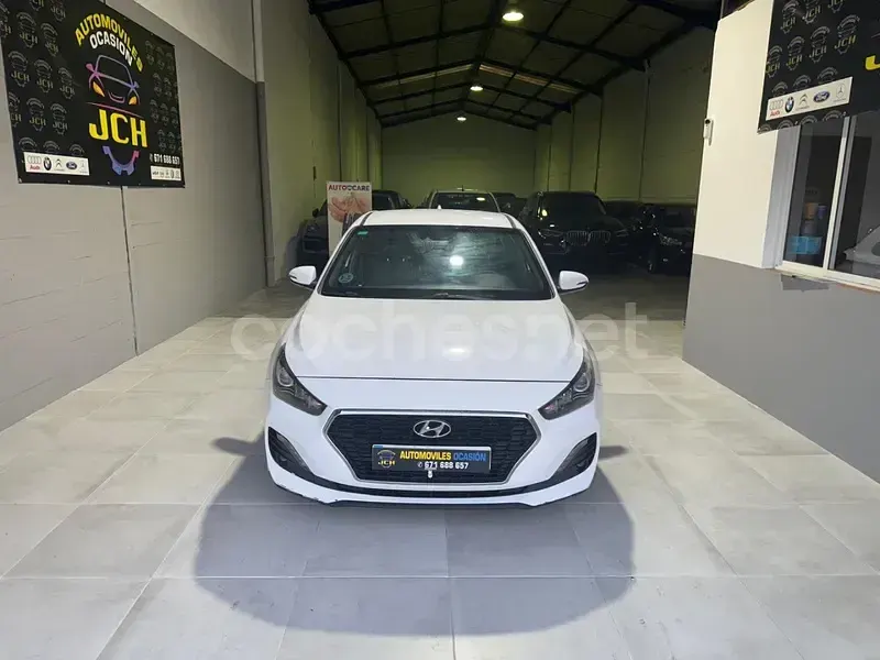 Käytetty Hyundai i30 95 HP (69 kW) 2020 Valkoinen Sedan