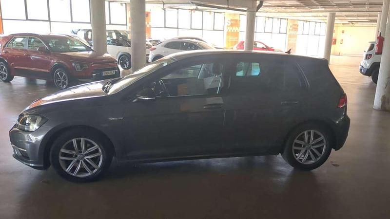 Usado VW Golf VIII Advance 131 CV (96 kW) 2020 Gris Utilitario