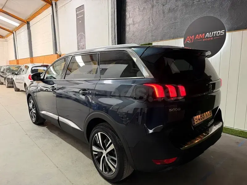 Usado Peugeot 5008 Allure 120 CV (88 kW) 2018 Azul SUV