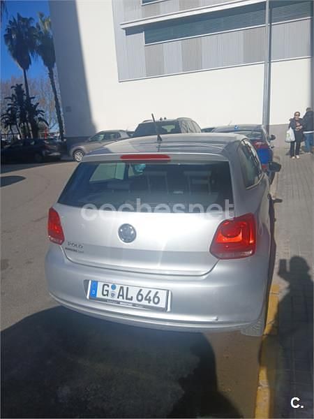 Usado VW Polo Advance 70 CV (51 kW) 2014 Gris / plata Berlina