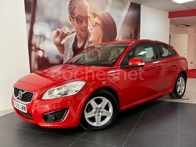 Rojo Usado 2010 Volvo C30 Momentum Utilitario | 7900 € (Precio justo) - Imagen 1/4