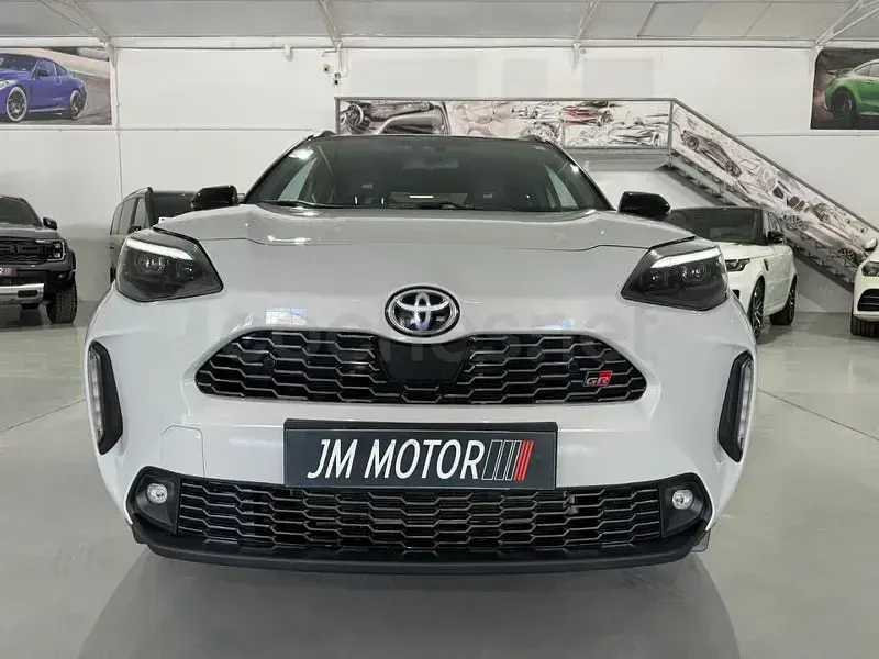 Usado Toyota Yaris Cross Sport 131 CV (96 kW) 2022 Gris / plata SUV