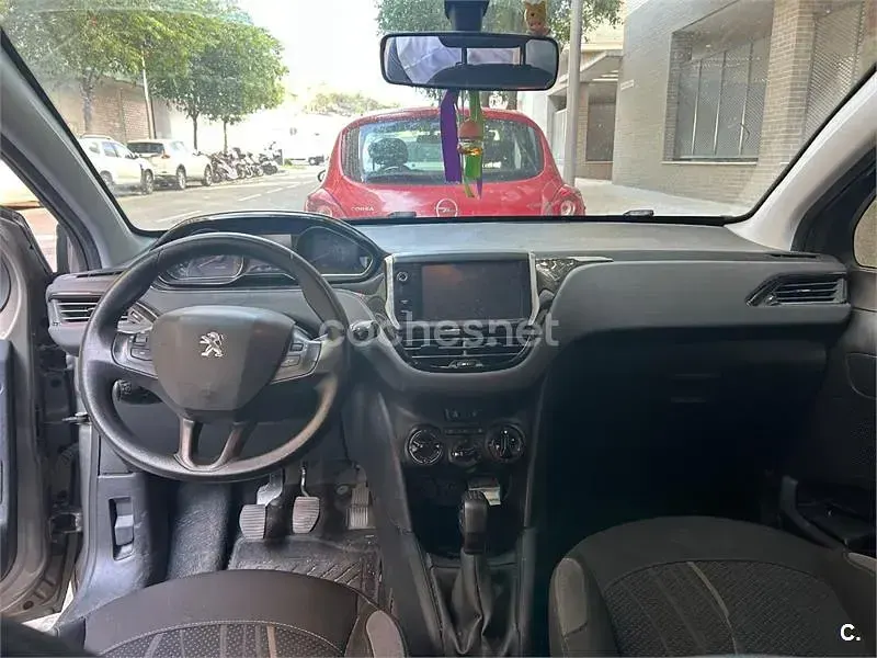 Usado Peugeot 208 Allure 95 CV (69 kW) 2013 Gris / plata Utilitario