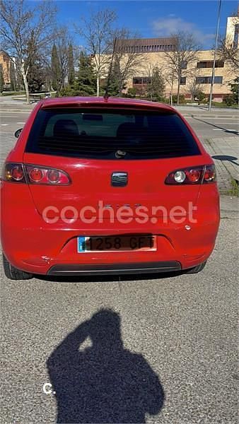 Usado Seat Ibiza Reference 85 CV (62 kW) 2008 Rojo Berlina