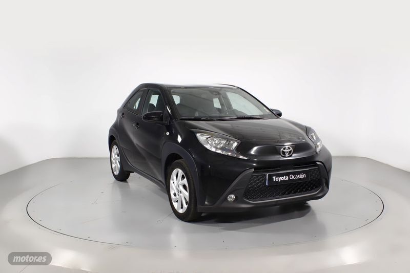 Negro Usado 2024 Toyota Aygo Play Utilitario | 16.500 € (Caro) - Imagen 1/4
