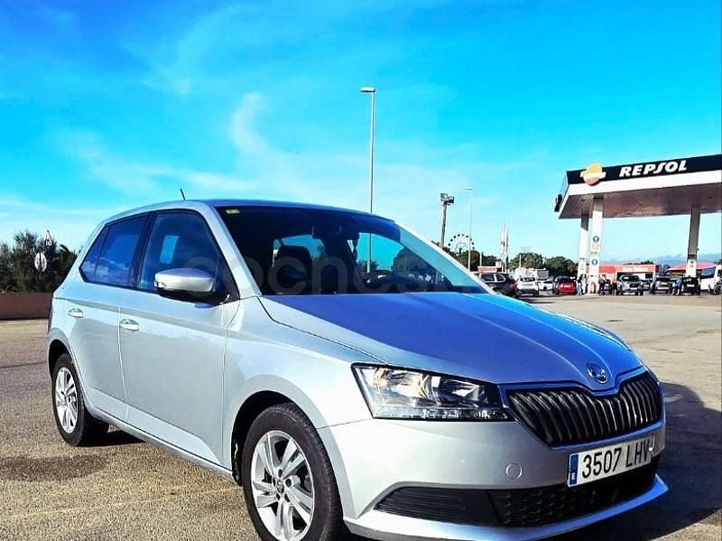 Usado Skoda Fabia Ambition 95 CV (69 kW) 2020 Gris / plata Berlina