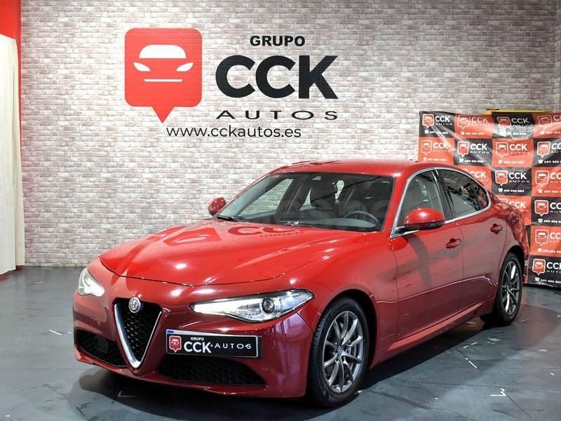 Usado Alfa Romeo Giulia Super 180 CV (132 kW) 2017 Granate Berlina