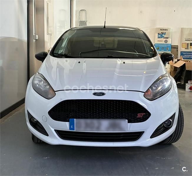 Usado Ford Fiesta Trend 95 CV (69 kW) 2014 Blanco Utilitario