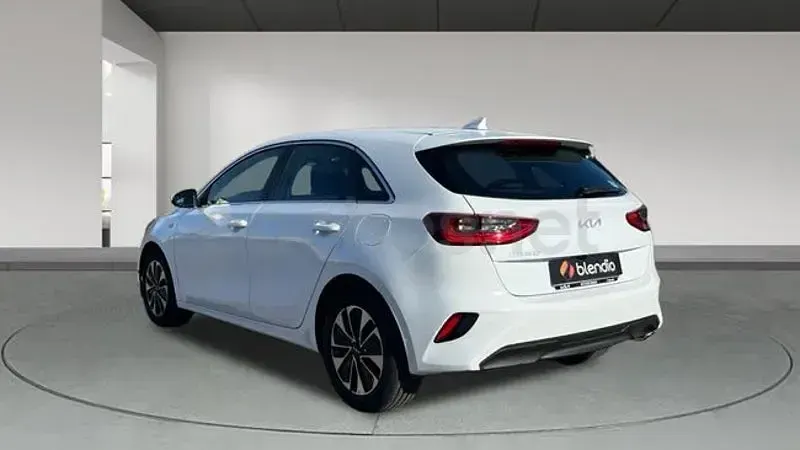 Usado Kia Ceed 100 CV (73 kW) 2024 Blanco Utilitario