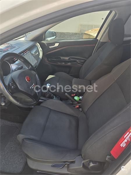 Usado Alfa Romeo Giulietta Distinctive 105 CV (77 kW) 2011 Blanco Utilitario
