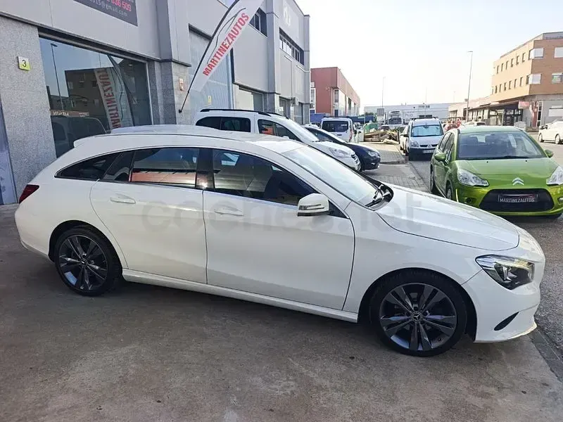Usado Mercedes CLA200 Shooting Brake 136 CV (100 kW) 2018 Blanco Familiar