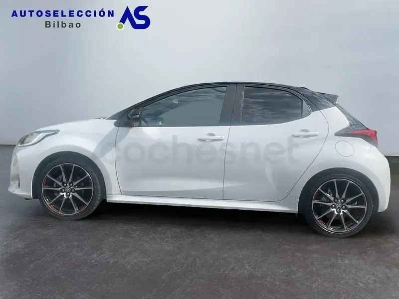 Usado Toyota Yaris Hybrid Plus 130 CV (95 kW) 2024 Blanco Berlina