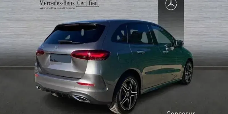 Usado Mercedes B250e 218 CV (160 kW) 2025 Gris Monovolumen