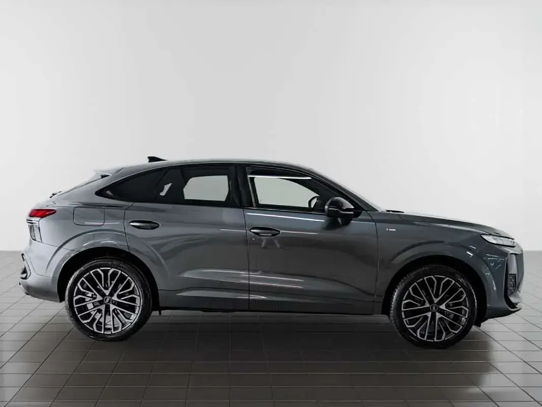 Usado Audi Q3 Sportback Premium 150 CV (110 kW) 2026 Gris SUV
